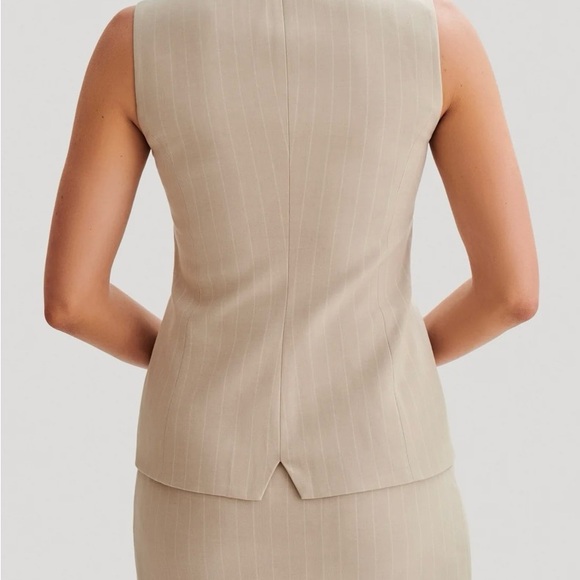 MESHKI Tracey Suiting Vest - Picture 2 of 2